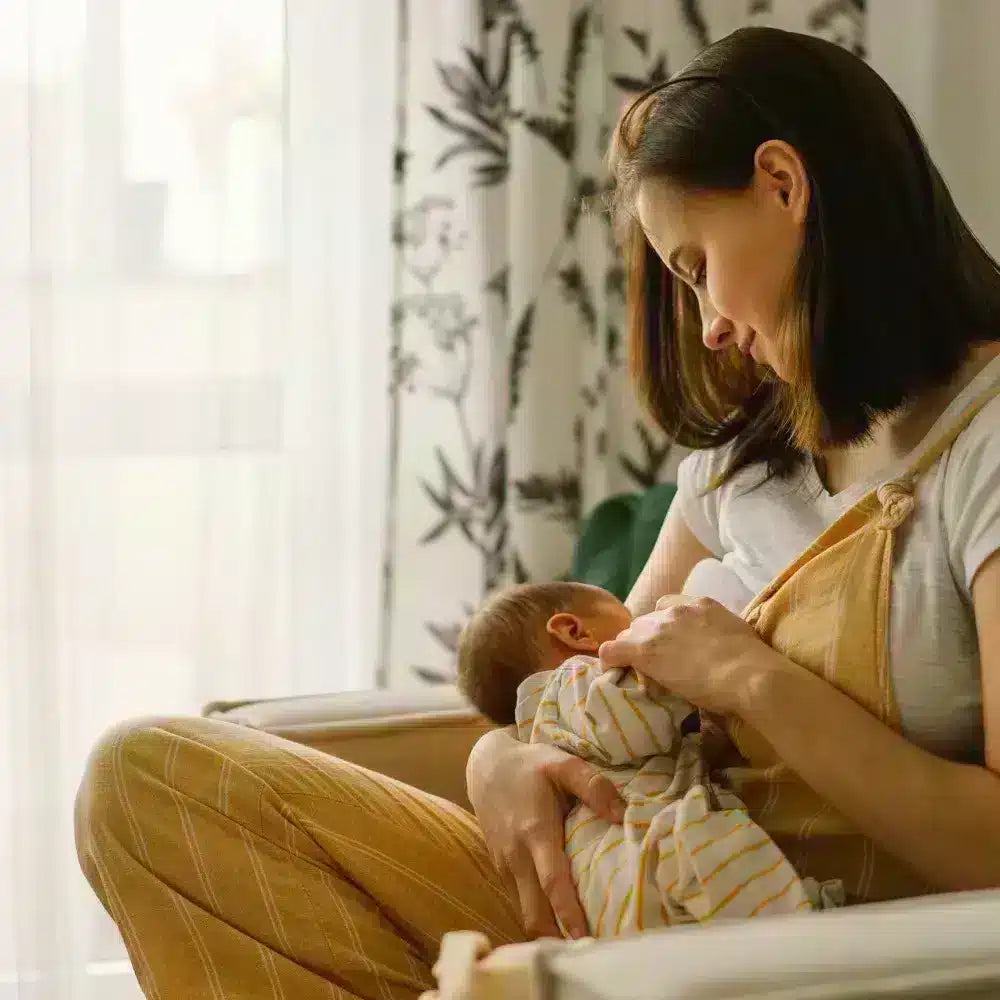 Feeding Baby: Bottle or Breast