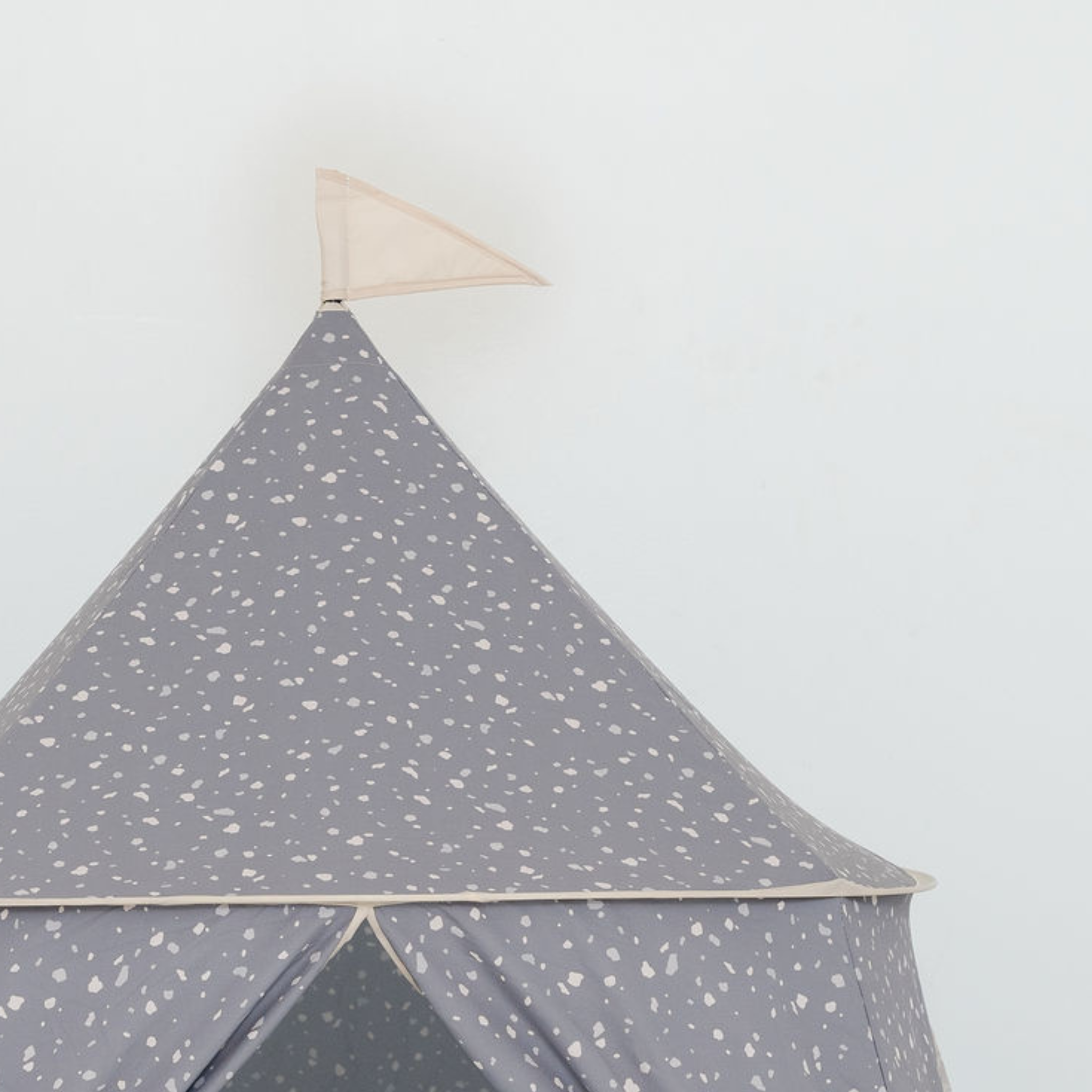 Gray tent with white speckles and a beige flag on a light gray background