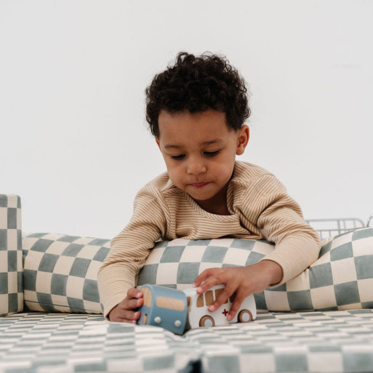 Toki Kids Checker Matcha support pillow — image 3