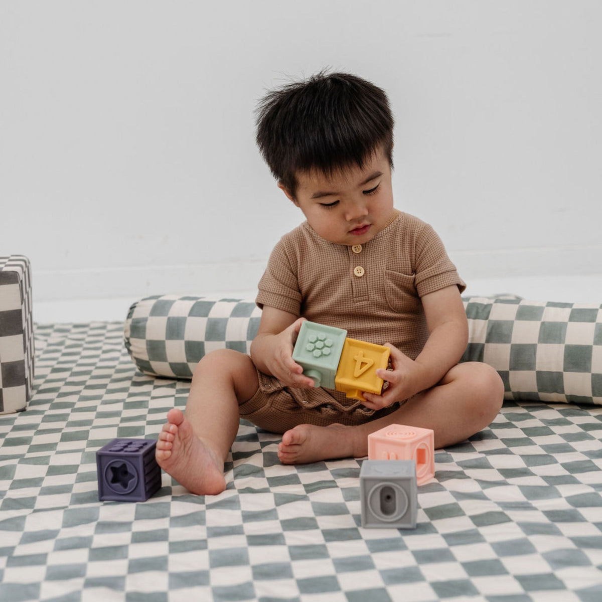 Toki Kids Checker Matcha support pillow — image 2