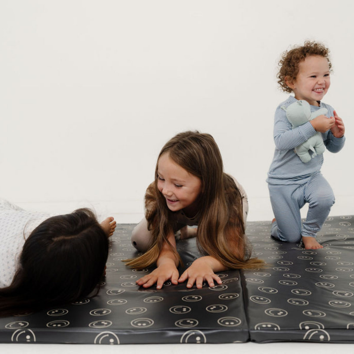 Toki Kids Smiles vegan leather play mat — image 16
