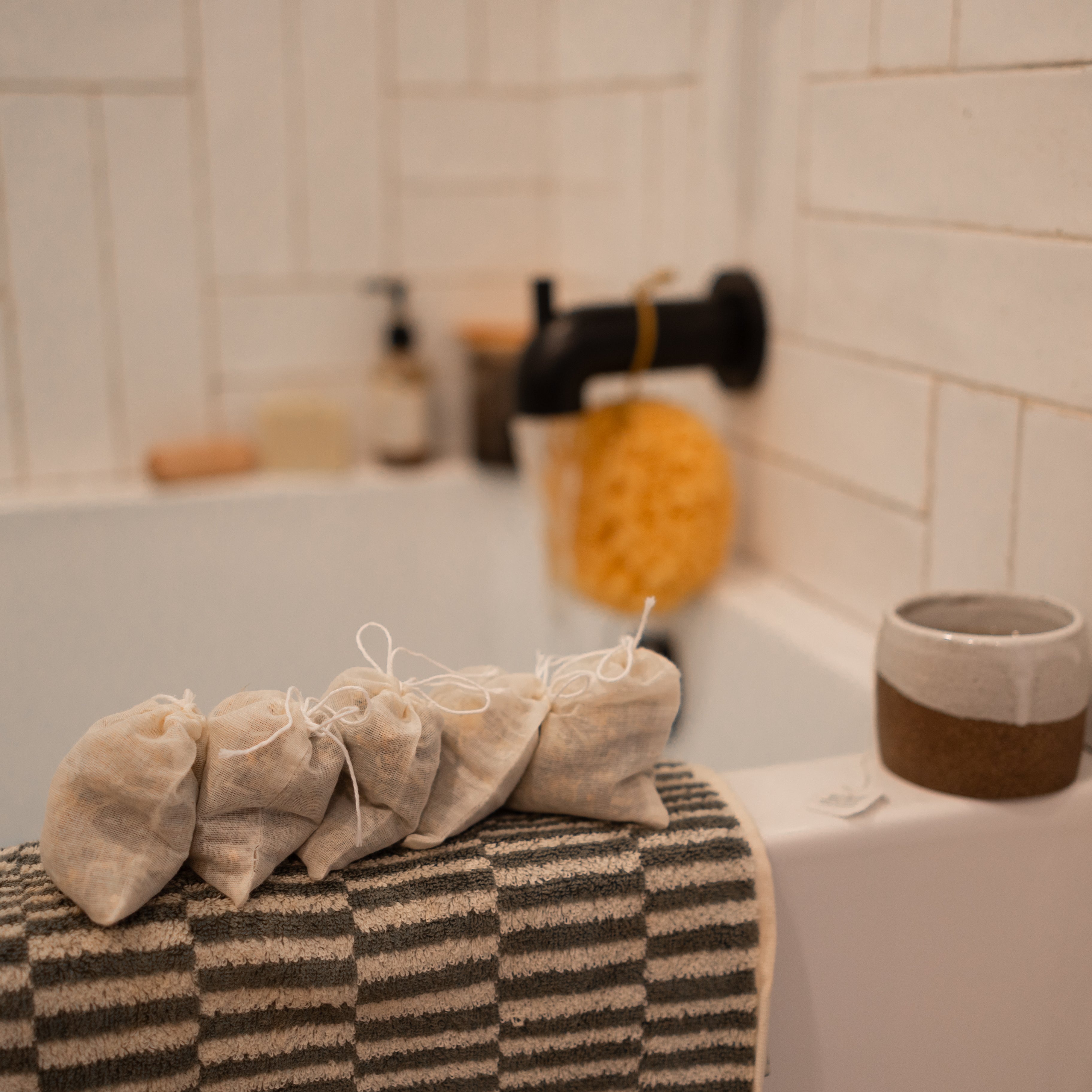 Honeybee Hippie Postpartum Herbal Sitz Bath
