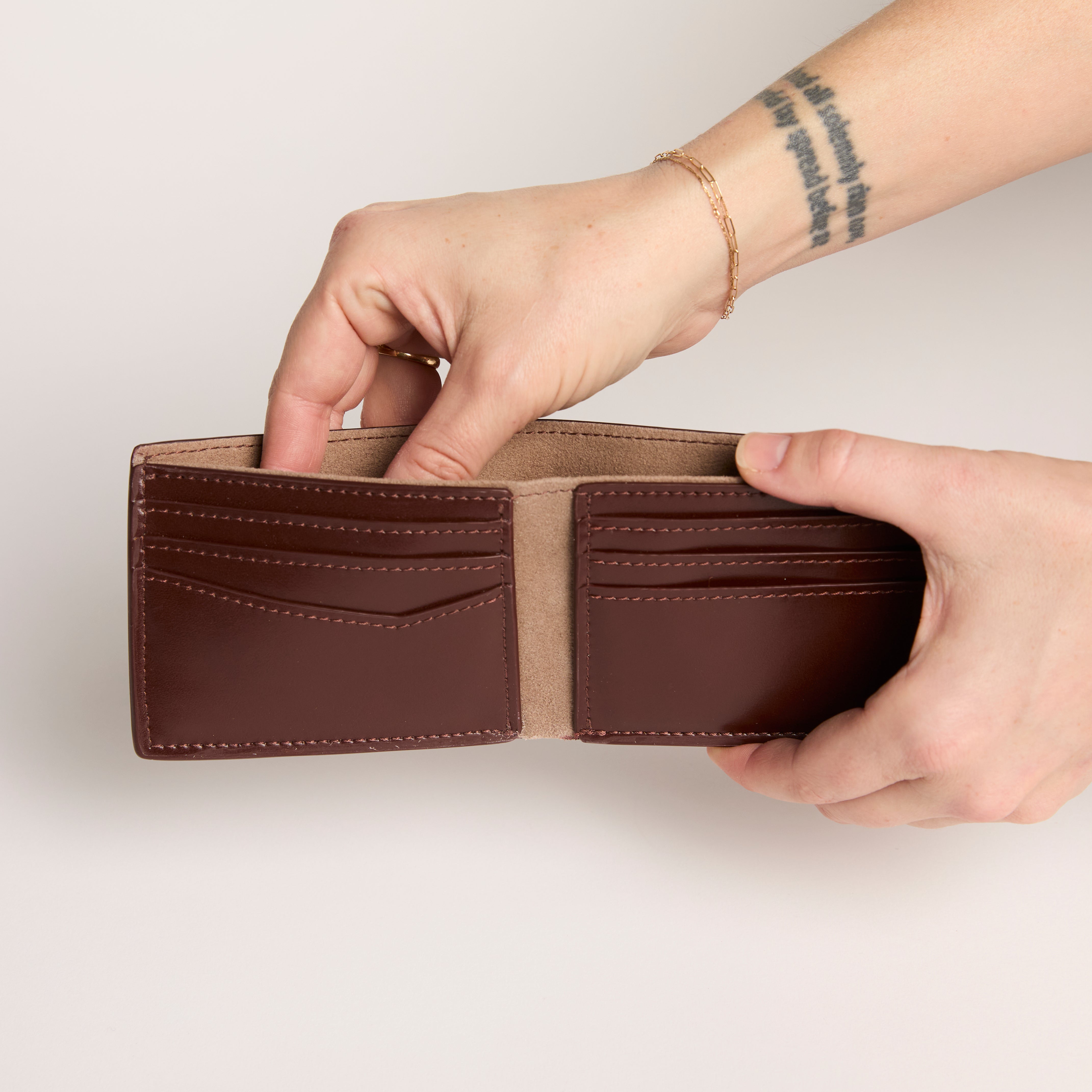 Allégorie Pineapple Bifold Wallet (Dark Brown)