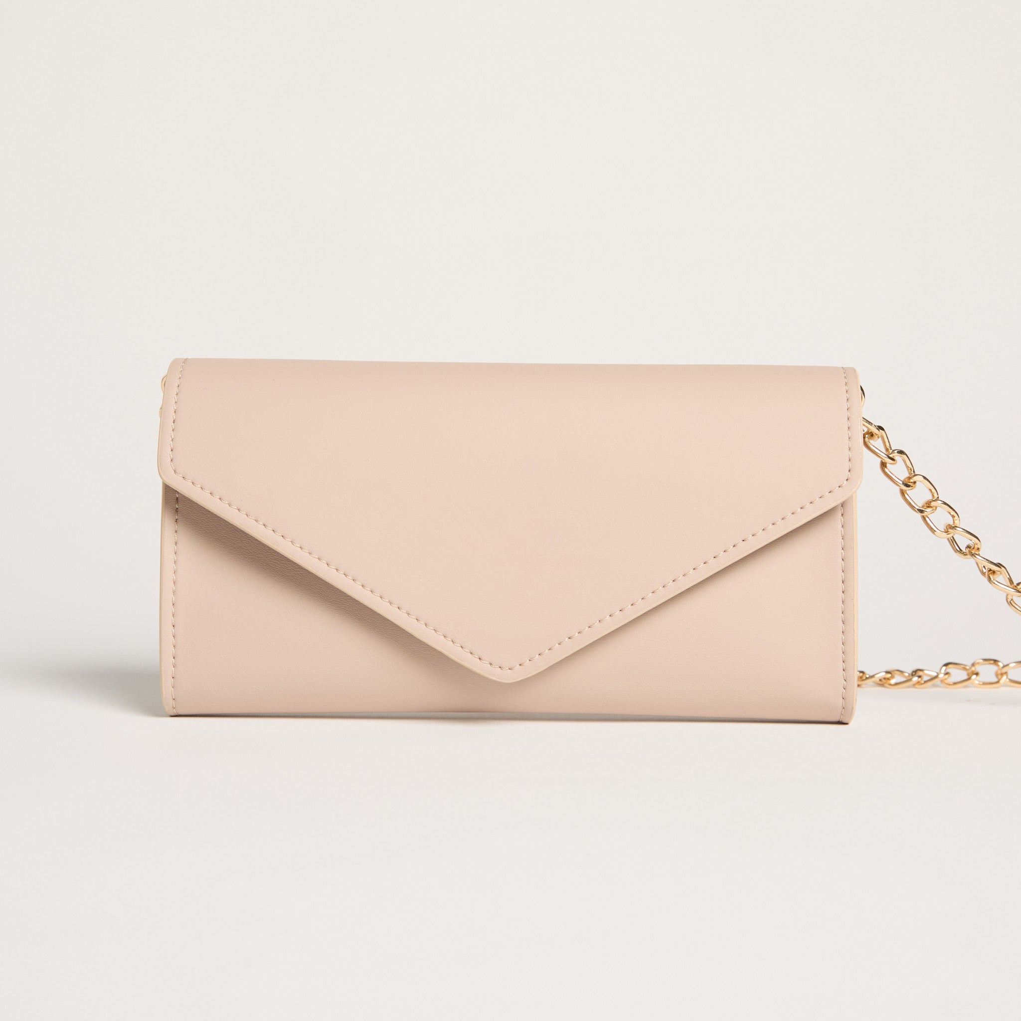 Pink clutch bag with a gold chain on a light gray background