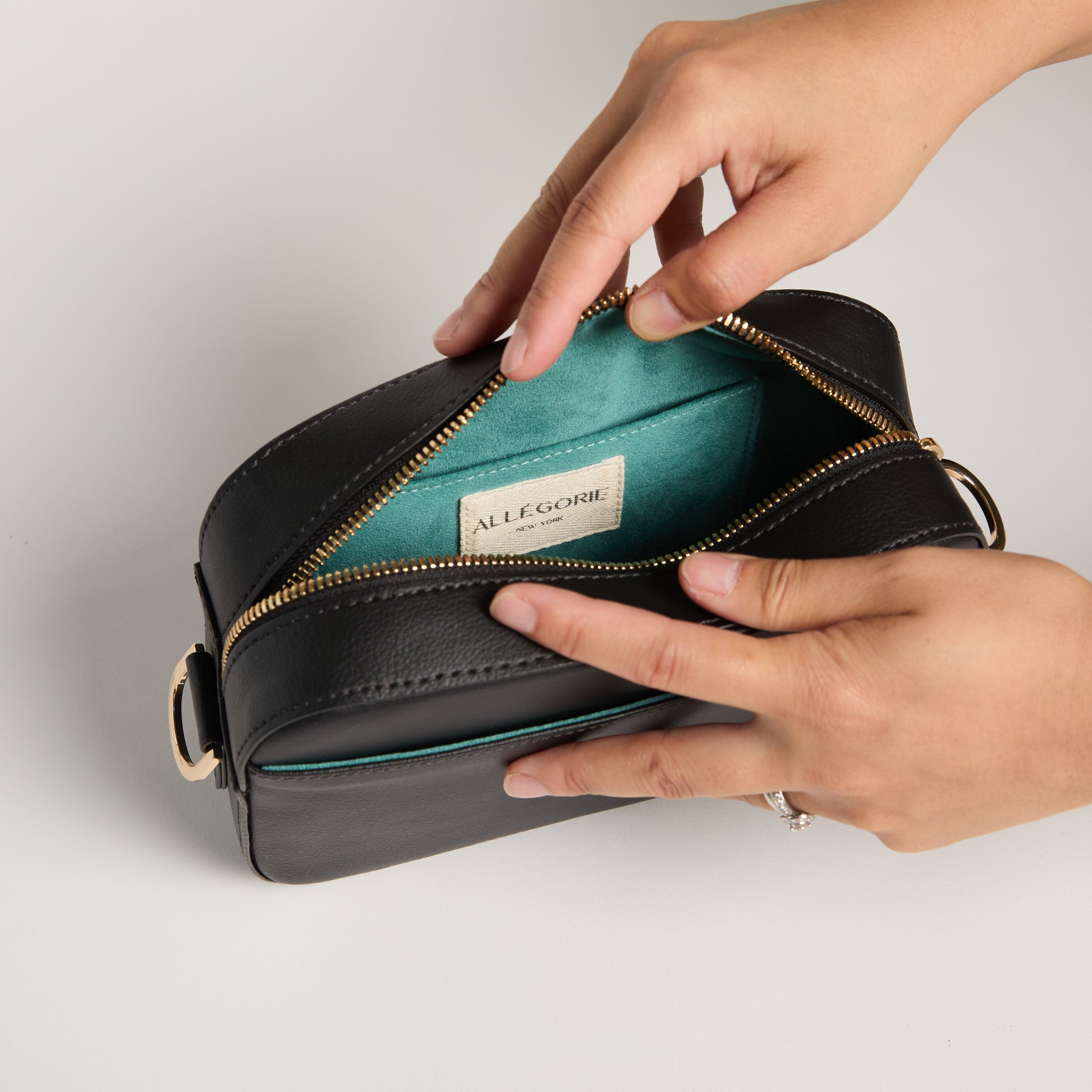 Allégorie Gala Crossbody Camera Bag (Black)