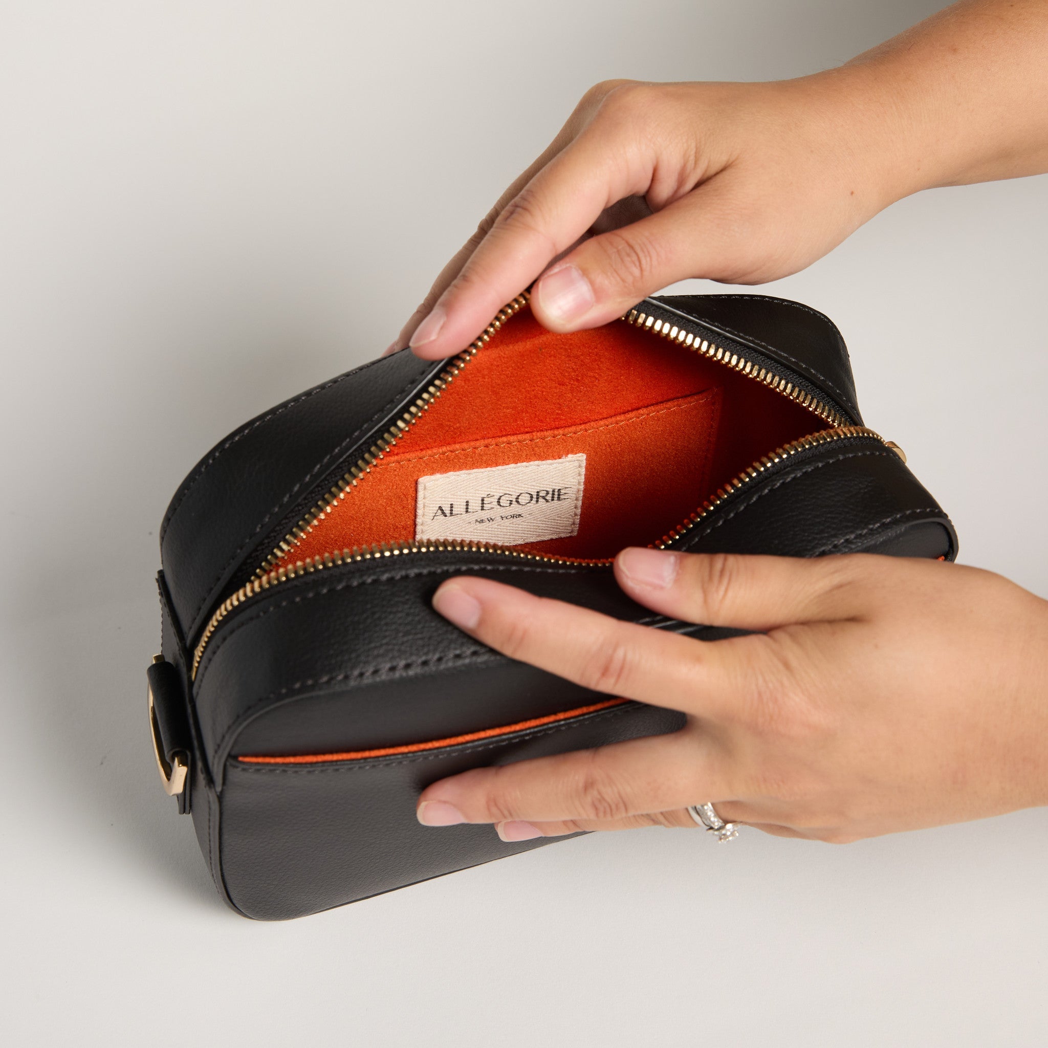 Allégorie Gala Crossbody Camera Bag (Black)