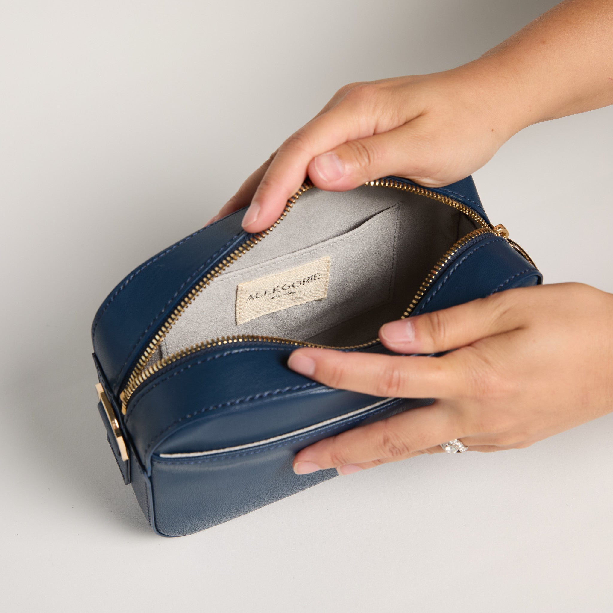 Allégorie Gala Crossbody Camera Bag (Navy)