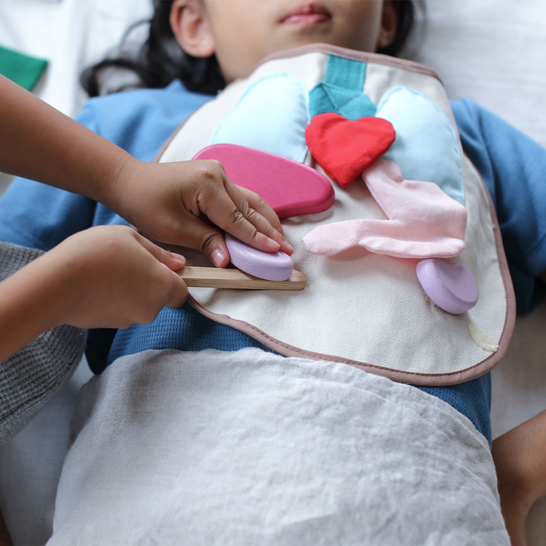 PlanToys Surgeon Set
