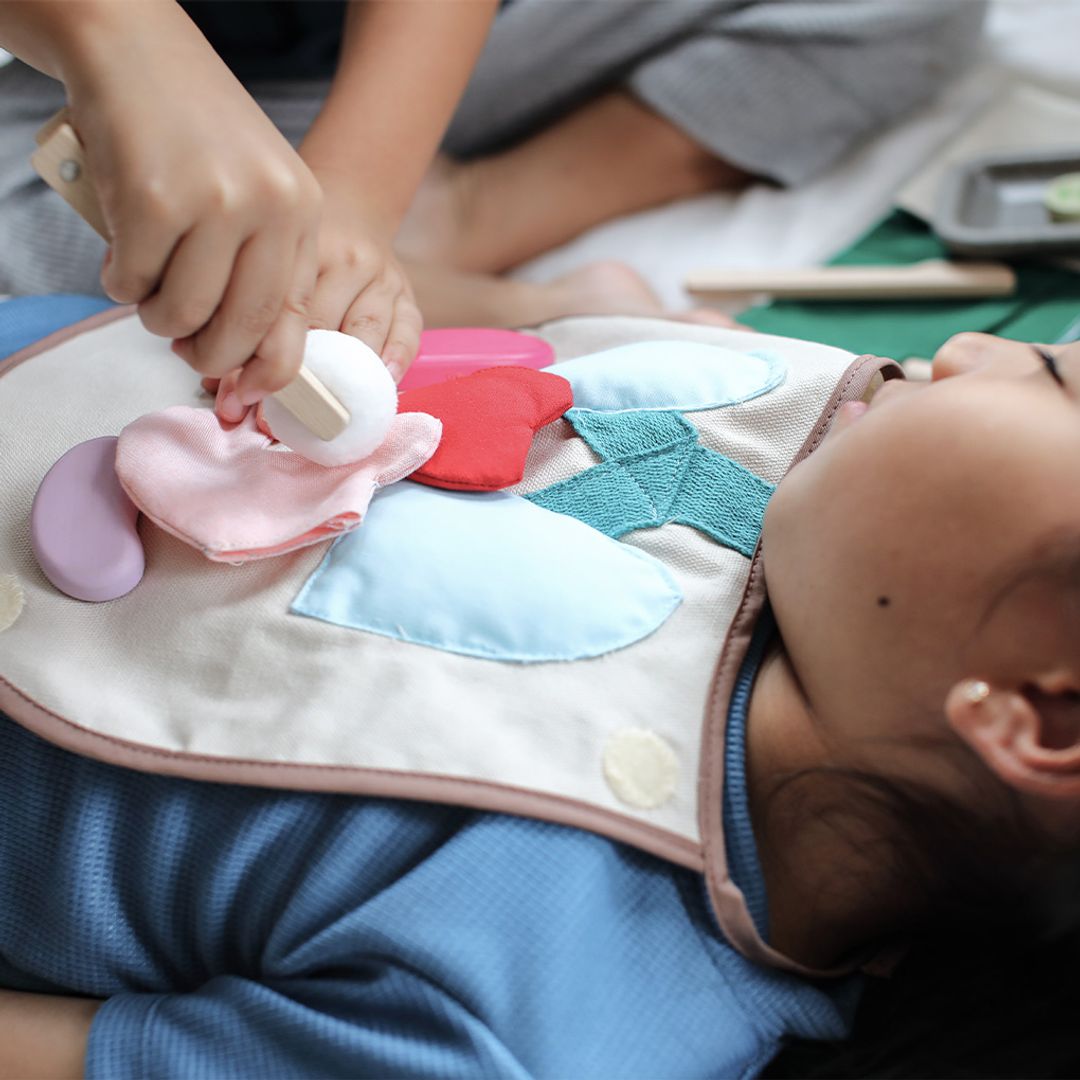 PlanToys Surgeon Set