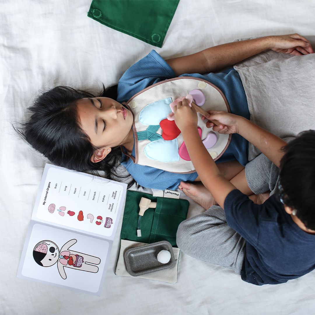 PlanToys Surgeon Set
