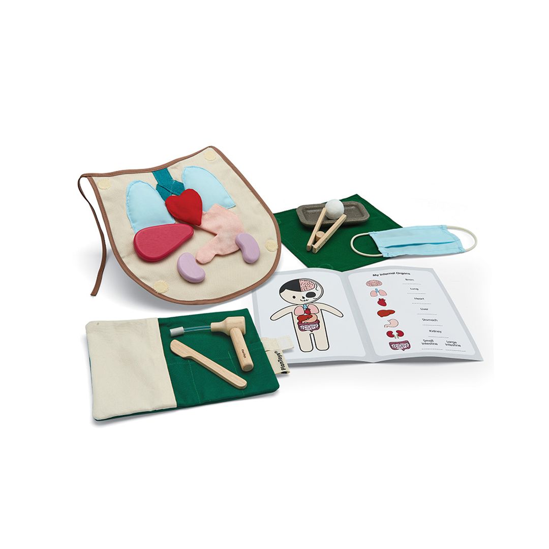 PlanToys Surgeon Set