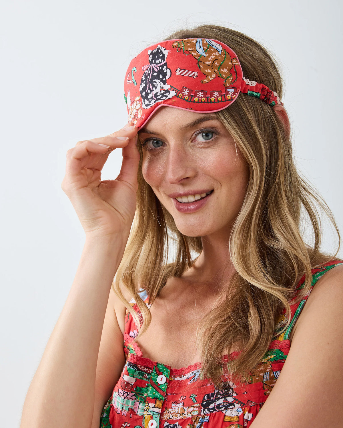 30. Holiday Cat Eye Mask