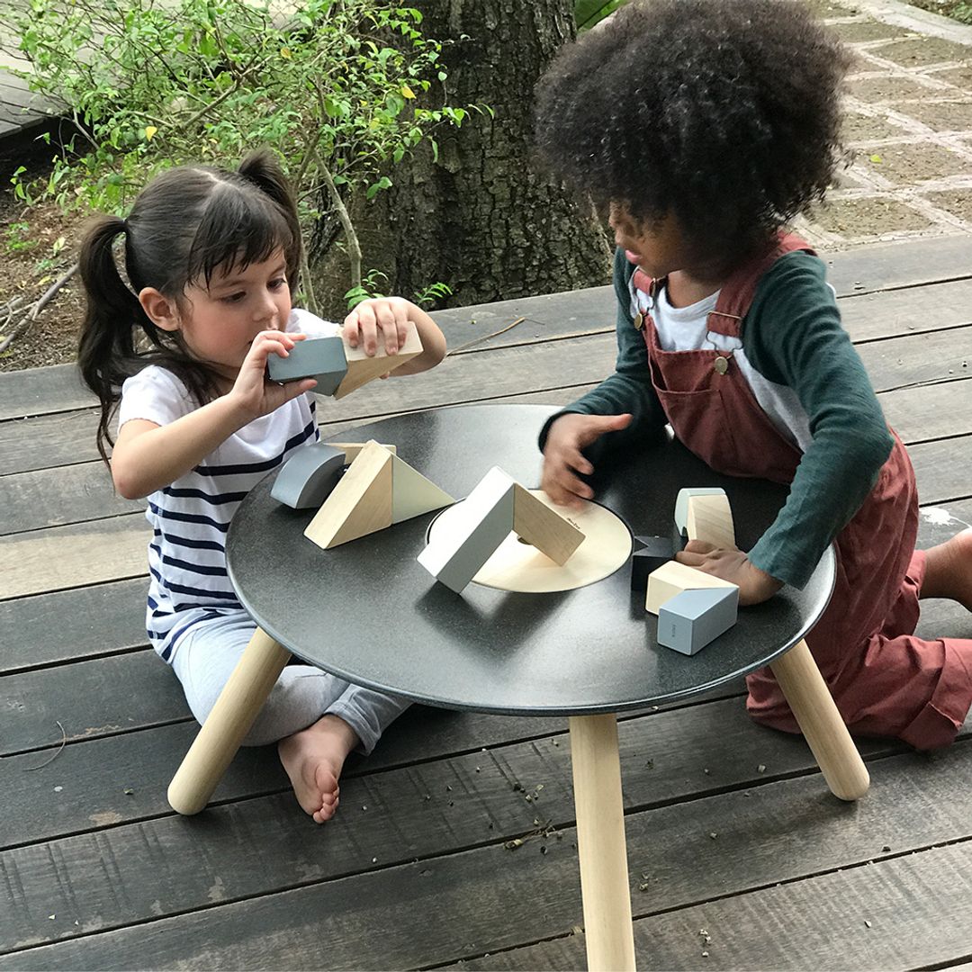PlanToys Round Table