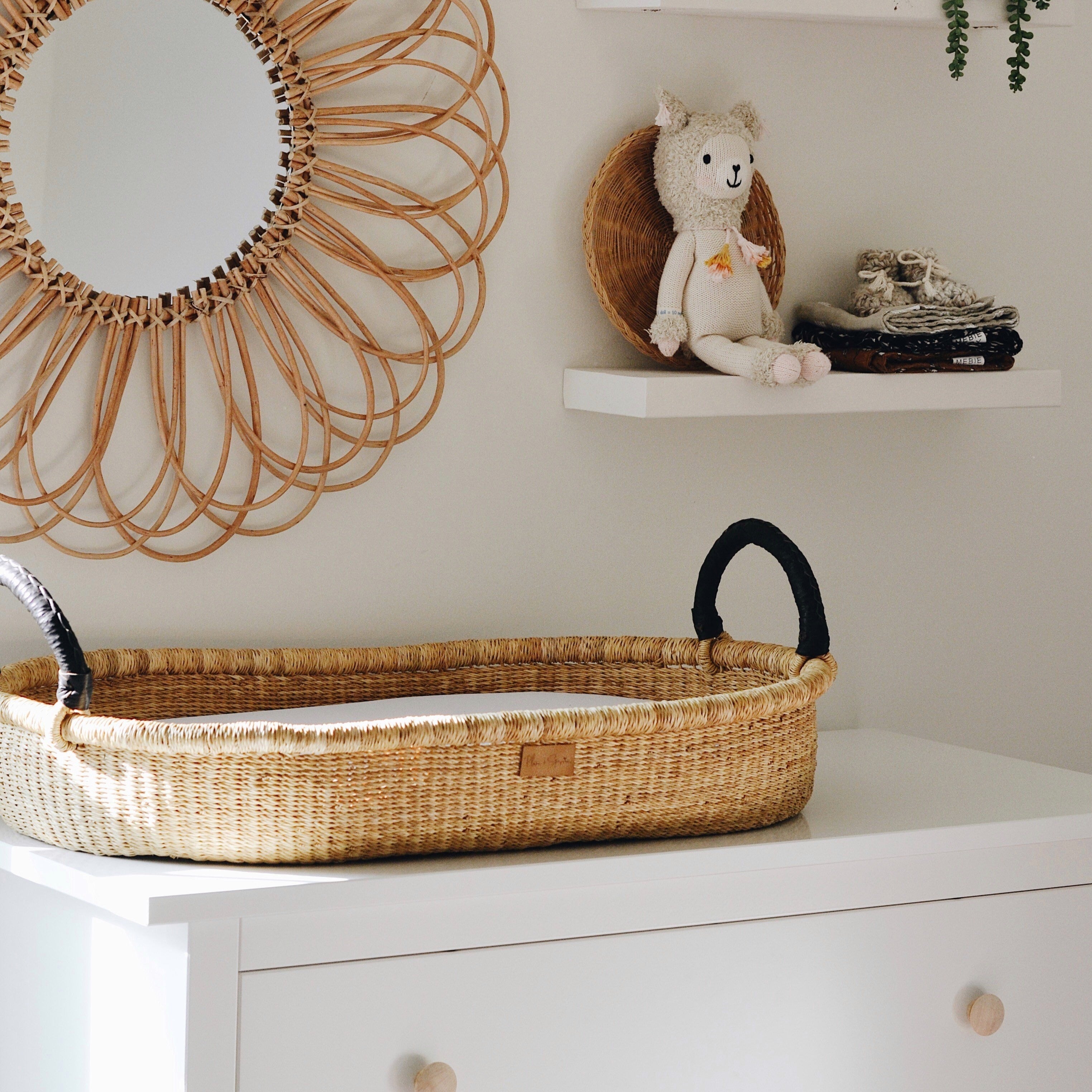 Plum+Sparrow Changing Basket Black Handle