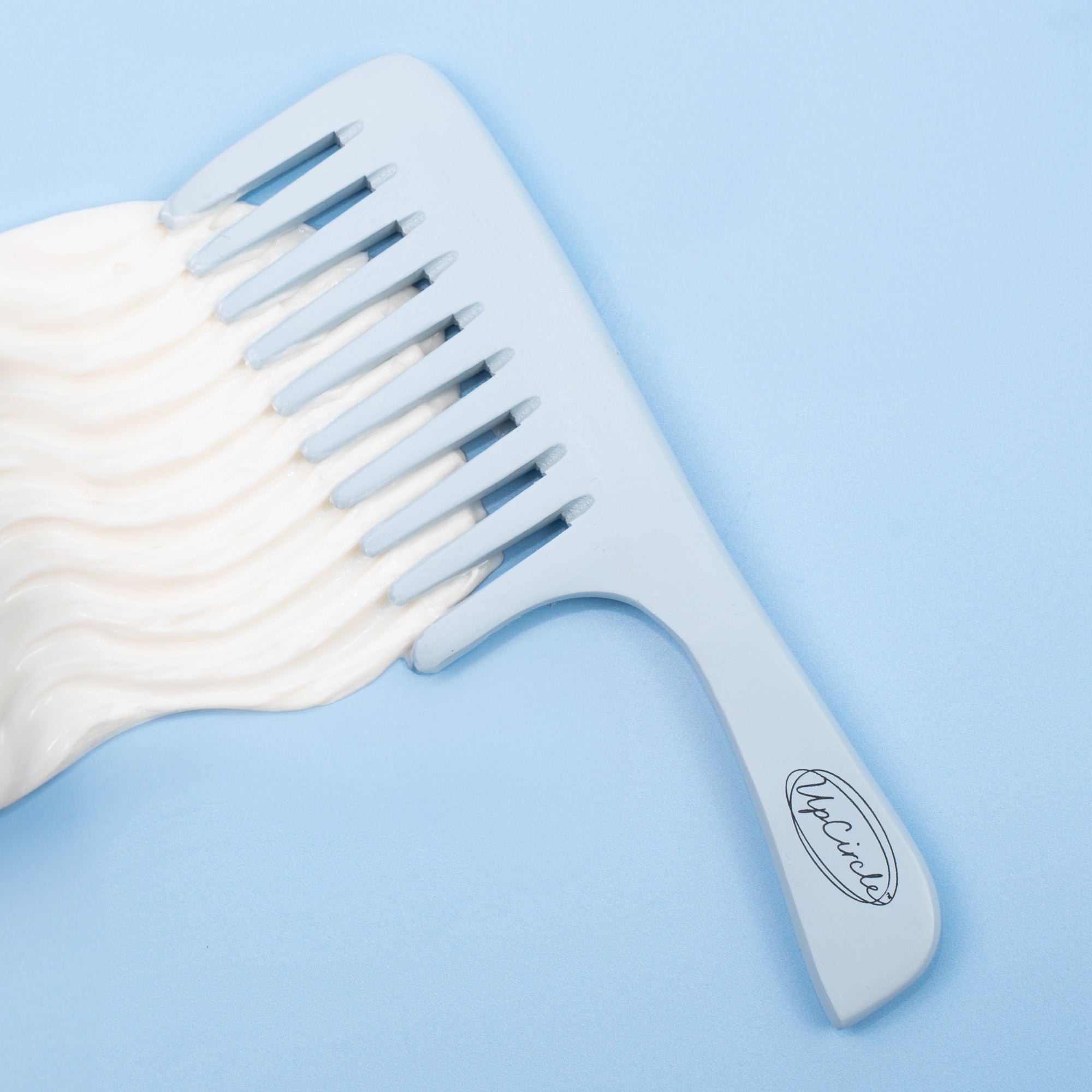 UpCircle The Haircare Duo + Bamboo Wide Tooth Comb