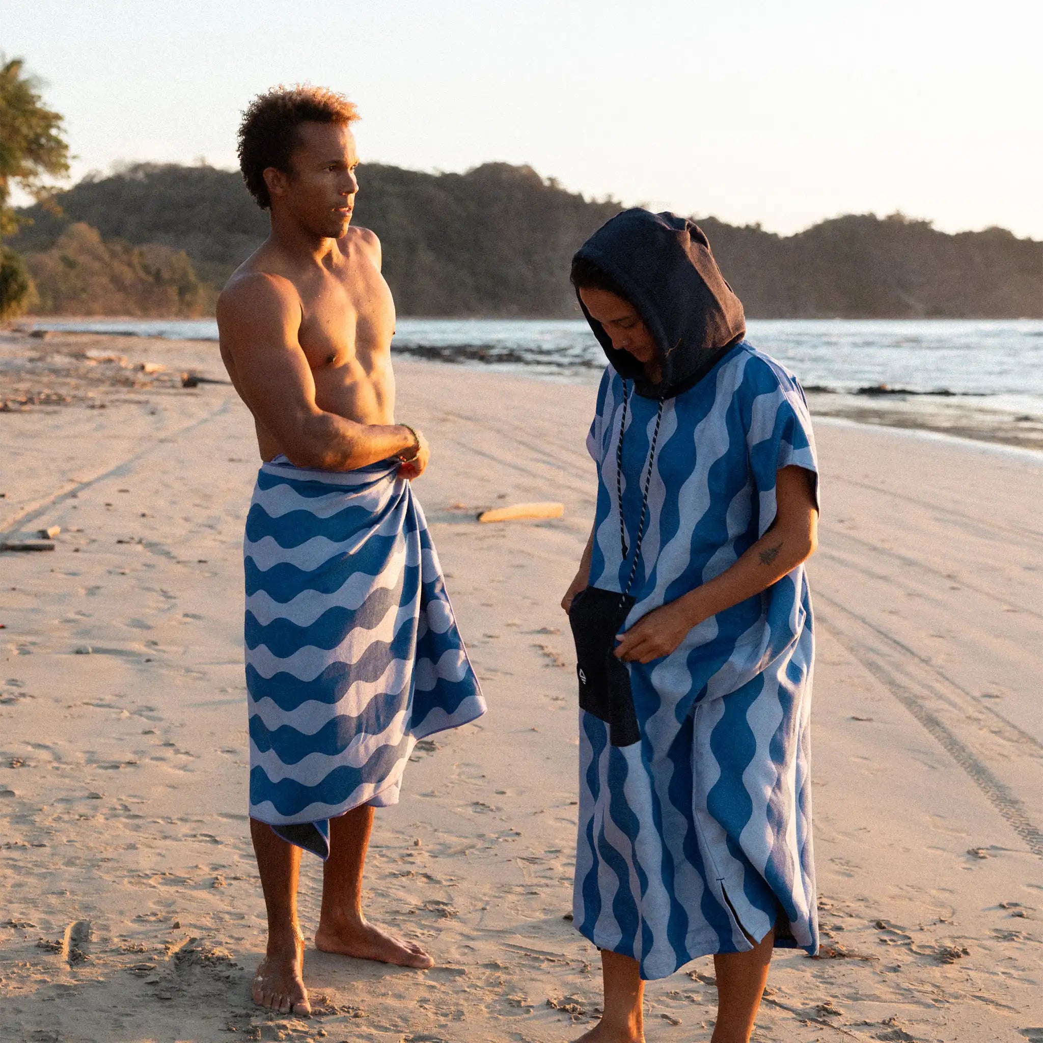 Nomadix Changing Poncho: Slack Tide Coastal Blue