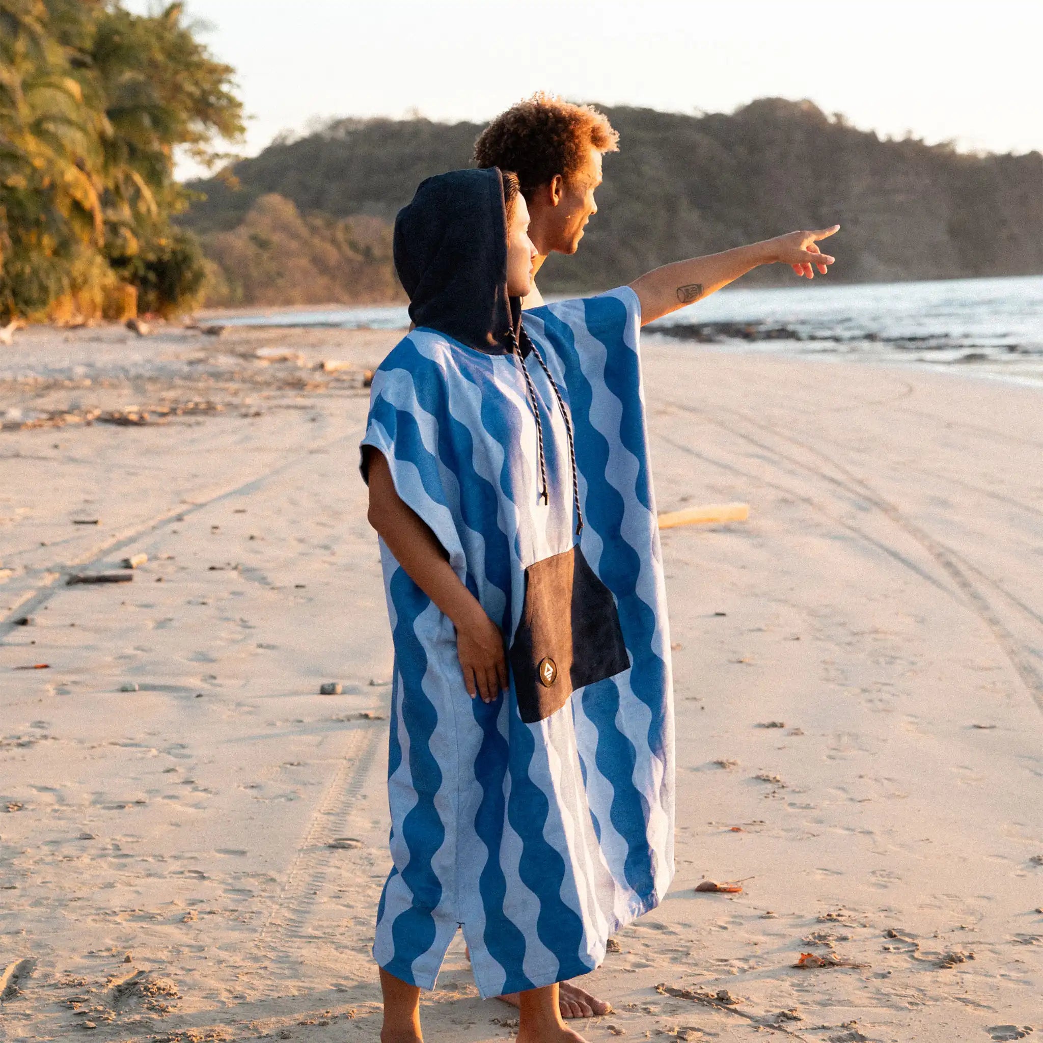 Nomadix Changing Poncho: Slack Tide Coastal Blue
