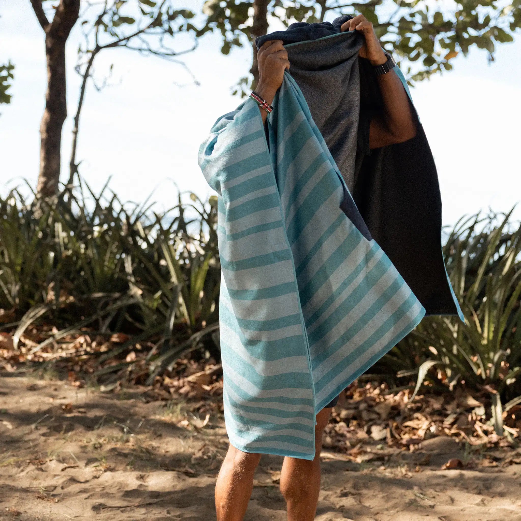 Nomadix Poncho Towel: Sidewinder Agua