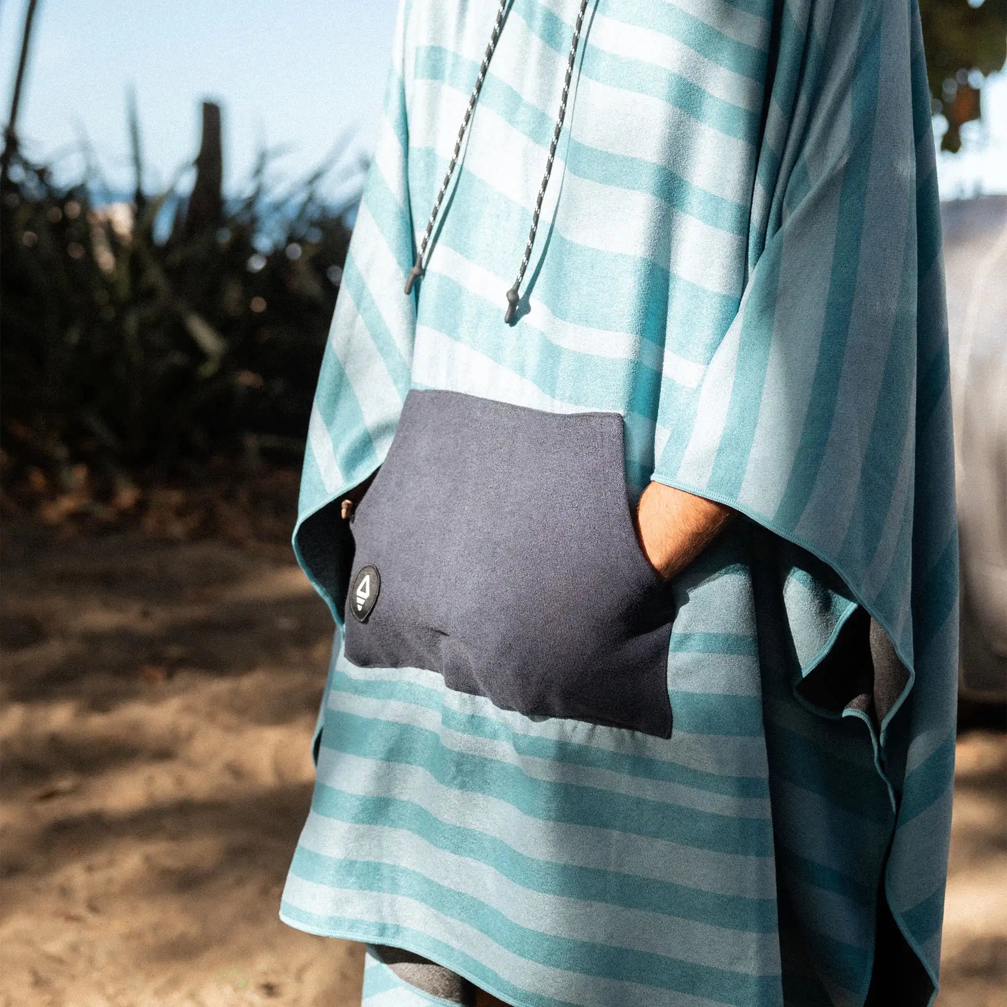 Nomadix Poncho Towel: Sidewinder Agua