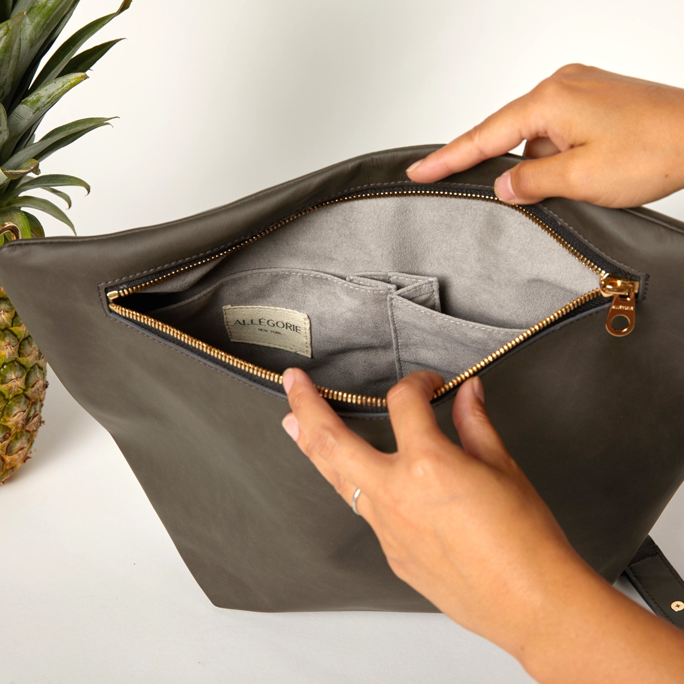 Allégorie Pineapple Hobo Fanny Bag (Dark Grey)