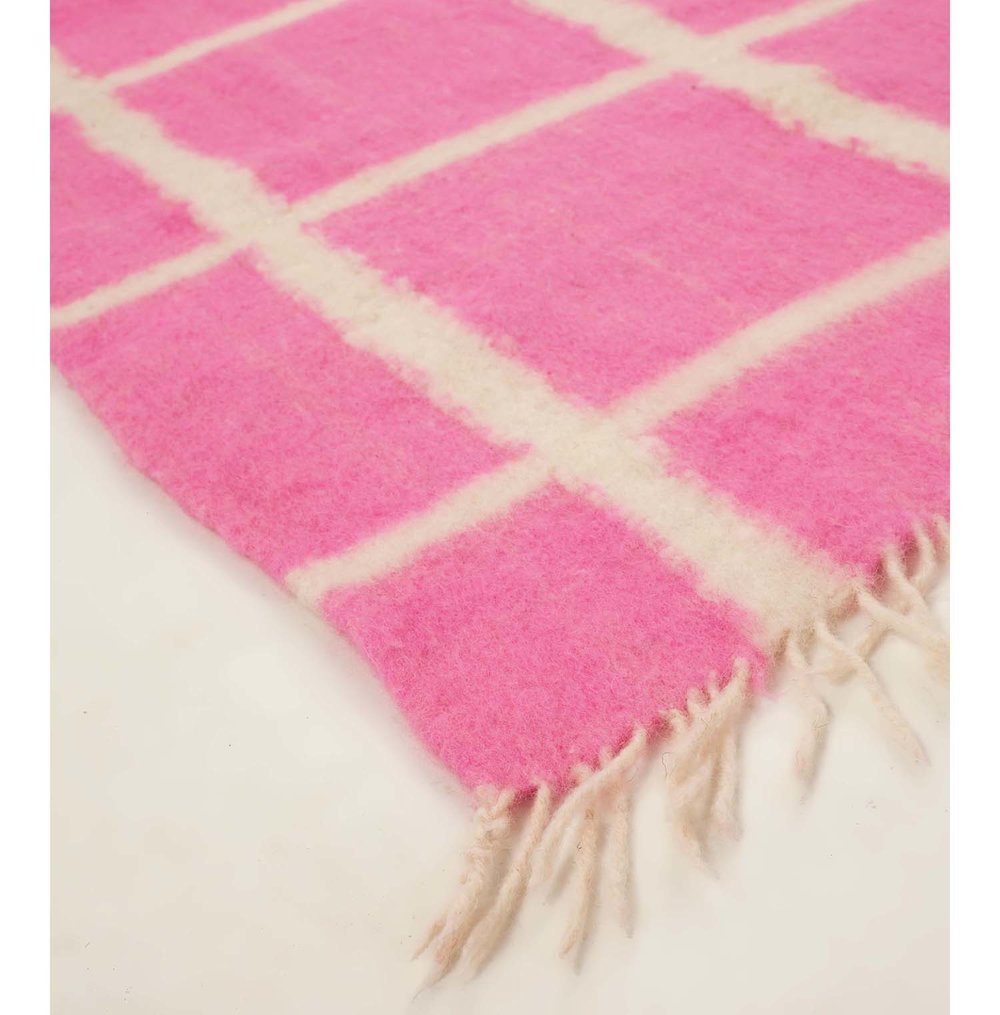 Archive New York Momos Grid Blanket- Natural White &amp; Neon Pink