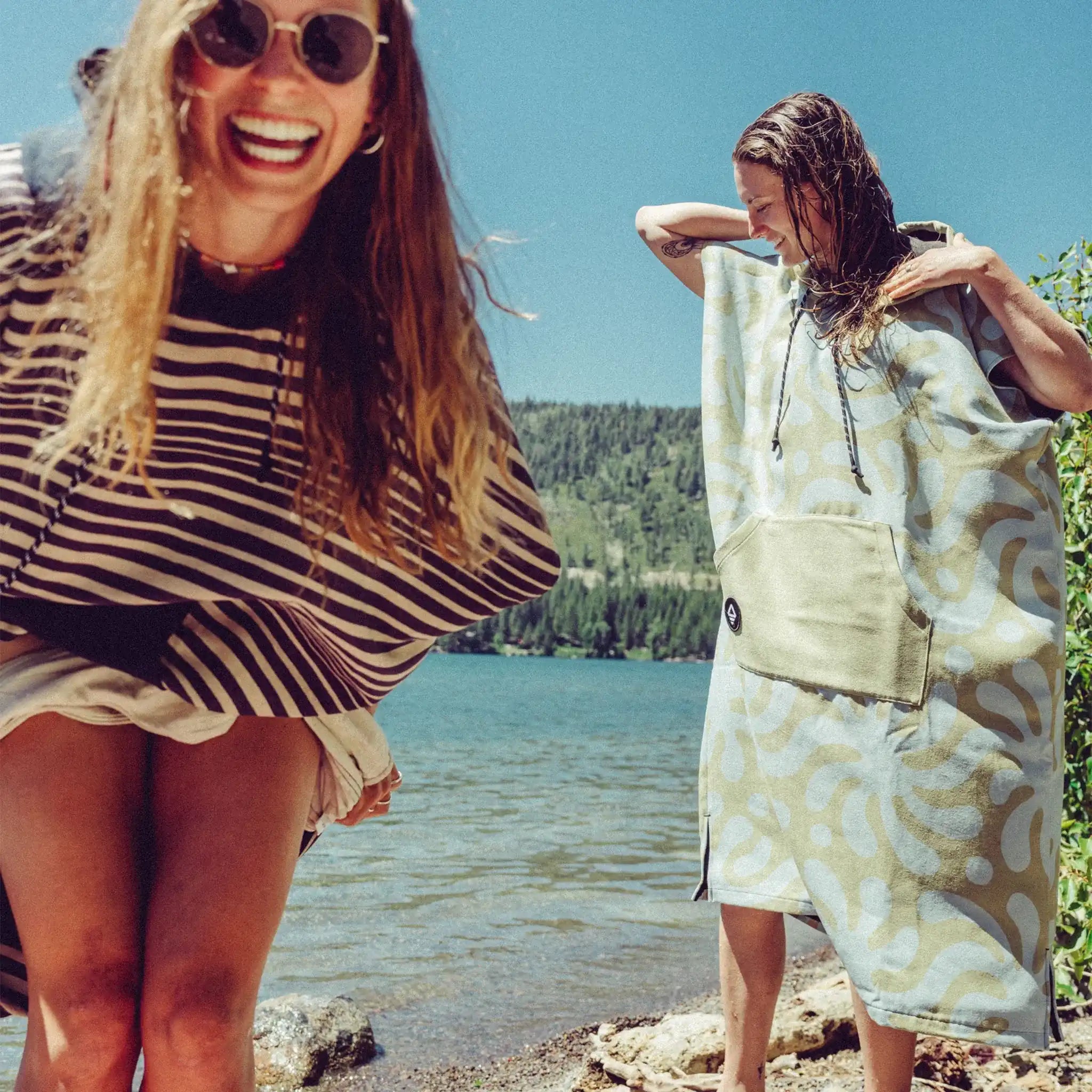 Nomadix Changing Poncho: Heritage Stripe Black and Tan