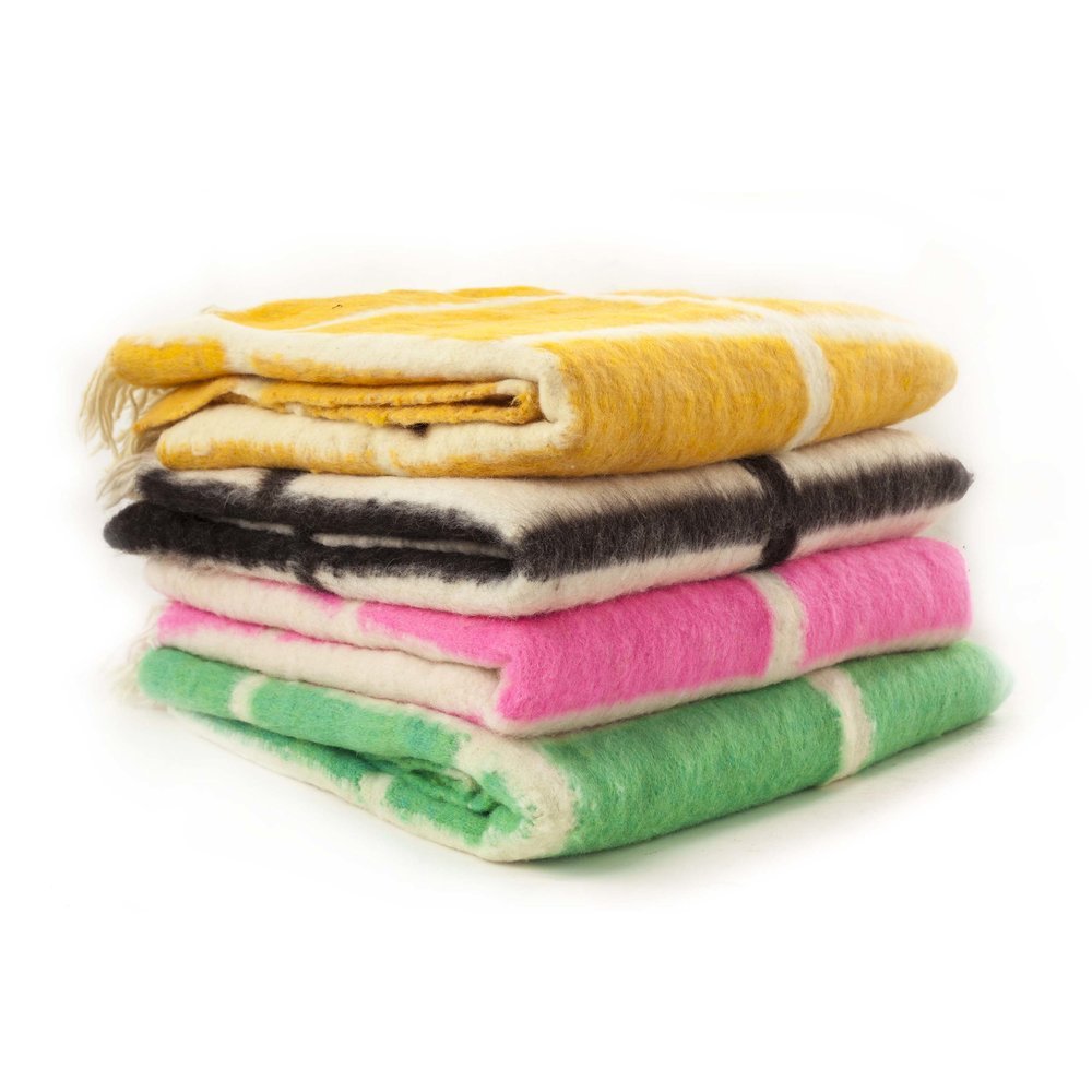 Archive New York Momos Grid Blanket- Natural White &amp; Neon Pink