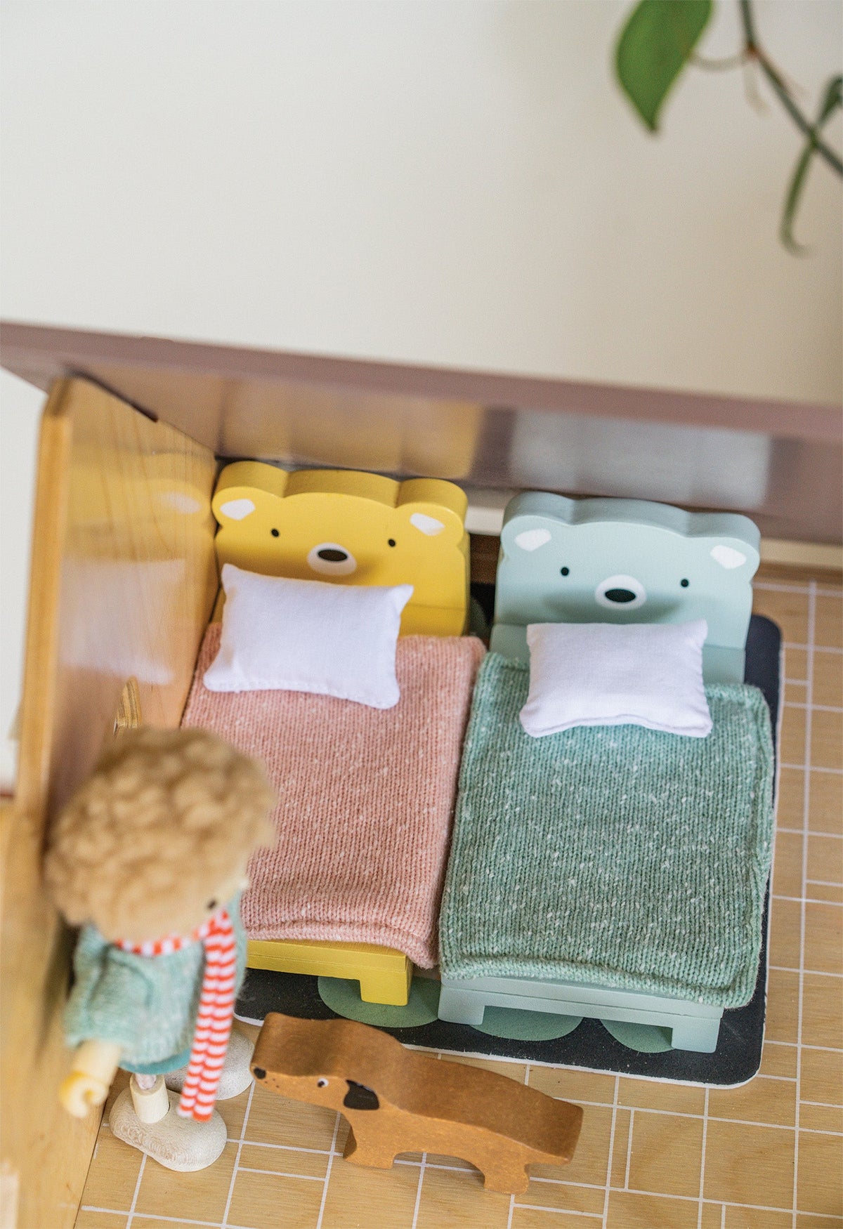 Tender Leaf Dolls House Childrens Room Furniture