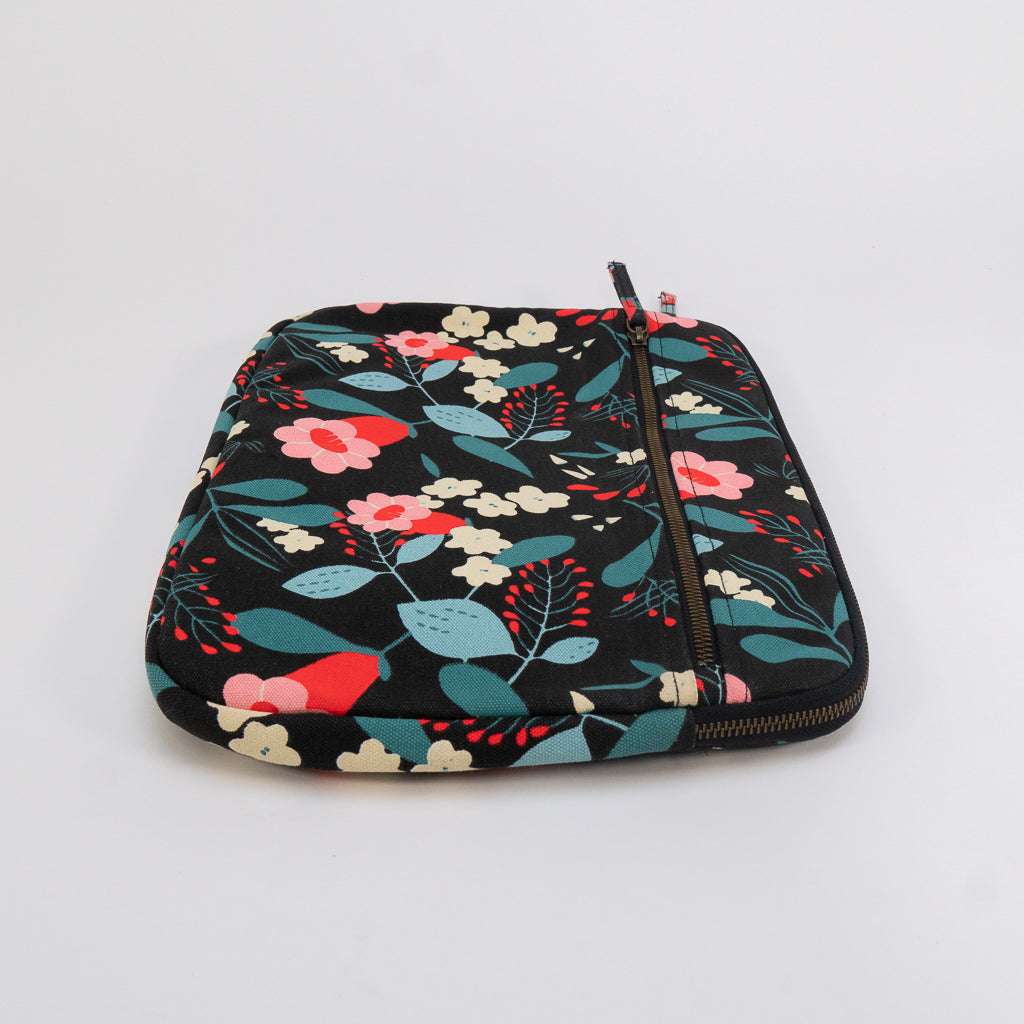 Terra Thread Erdig Organic Cotton Laptop Sleeve — 13–14 inch