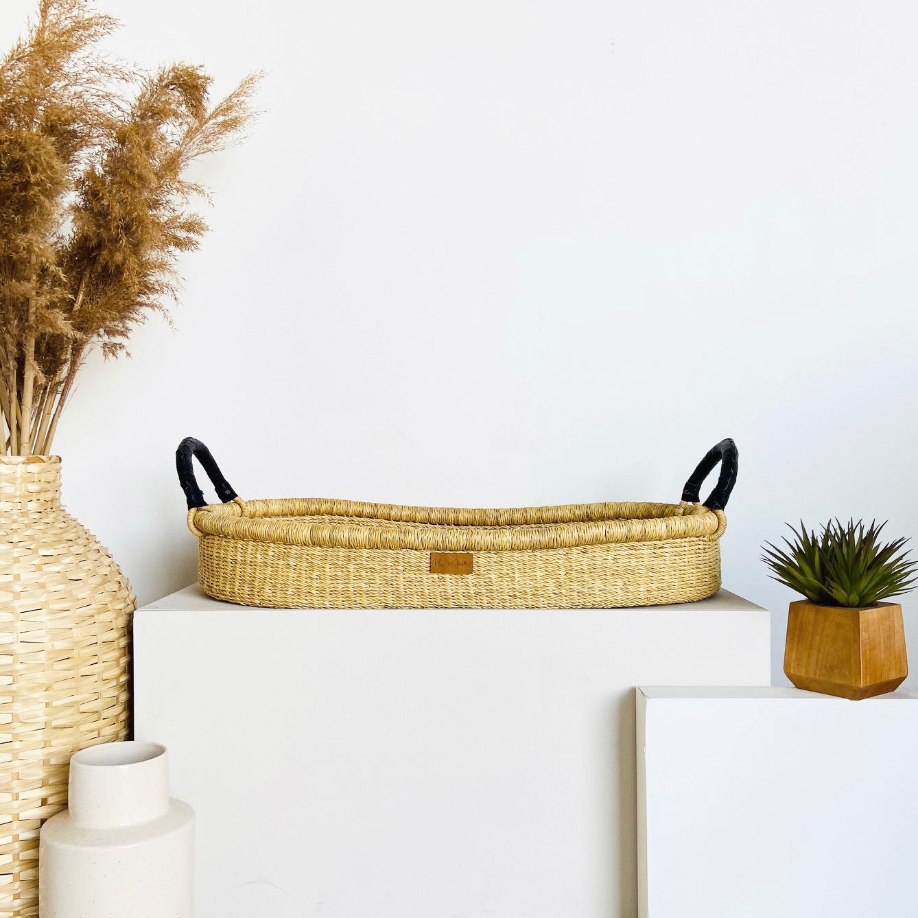 Plum+Sparrow Changing Basket Black Handle
