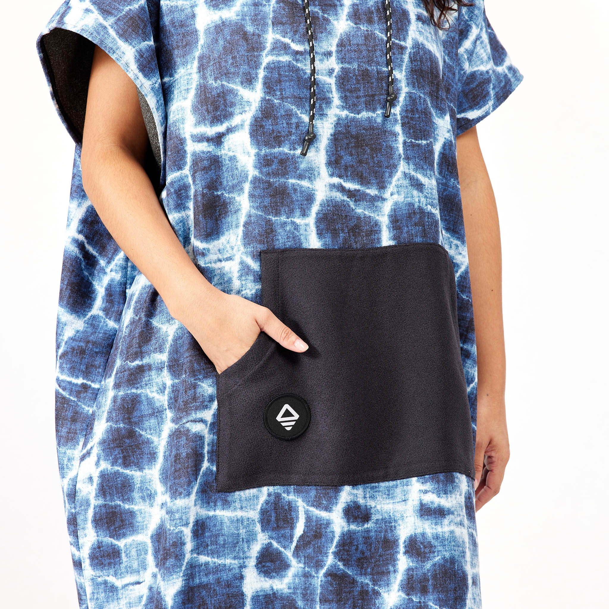 Nomadix Changing Poncho: Agua Blue