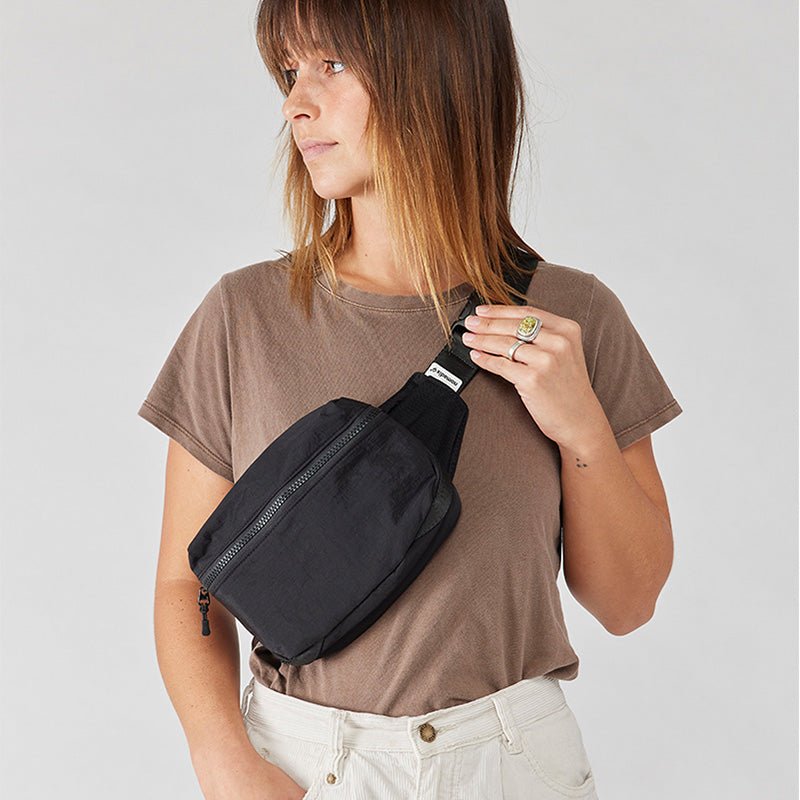 Nomadix Fanny Pack: Granite Grey