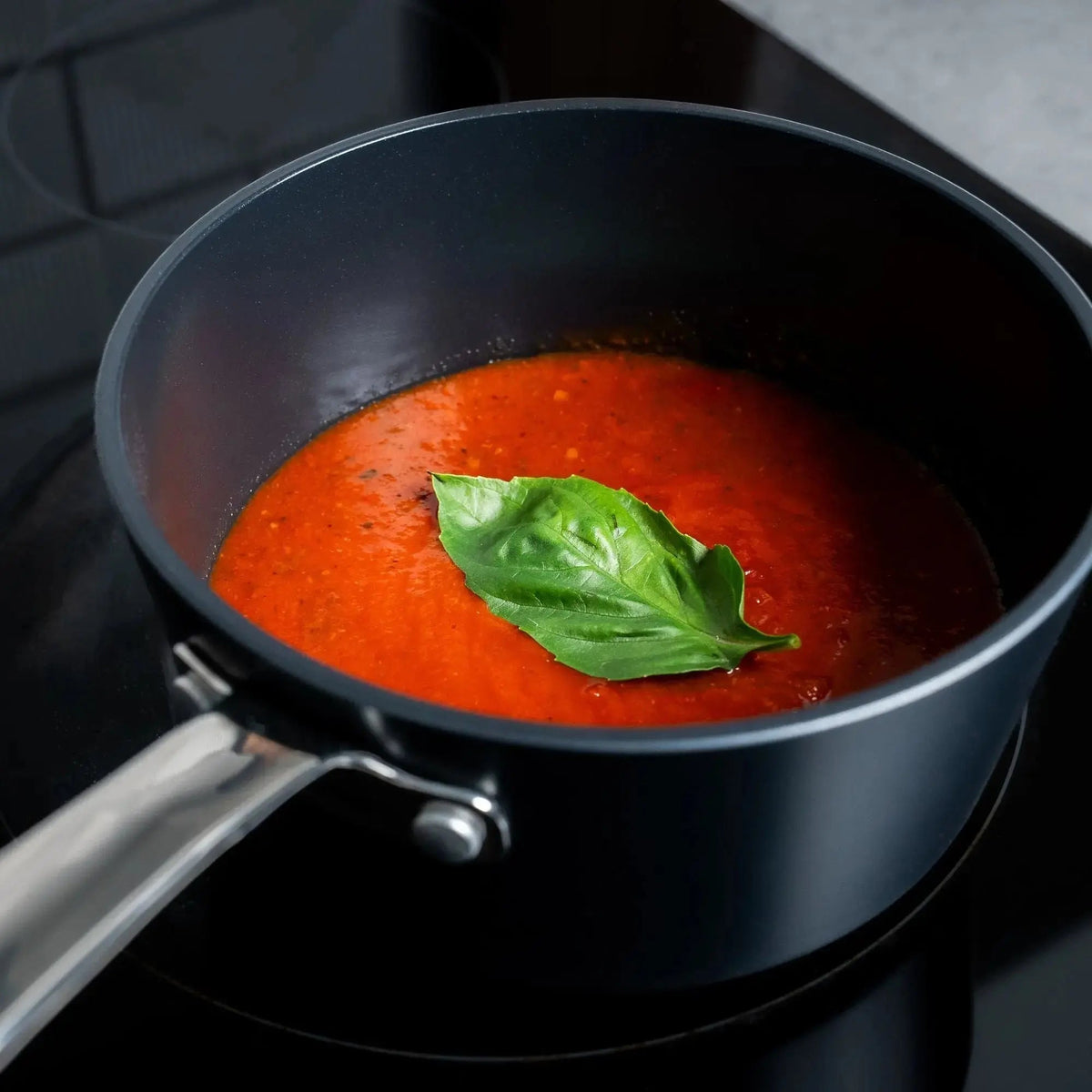 Alva Cookware Ceramic Nonstick Saucepan with Lid, 2-Qt