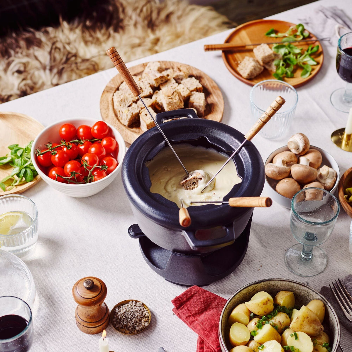 Alva Cookware Enameled Cast Iron Fondue Set, 8-Piece, 2-Qt
