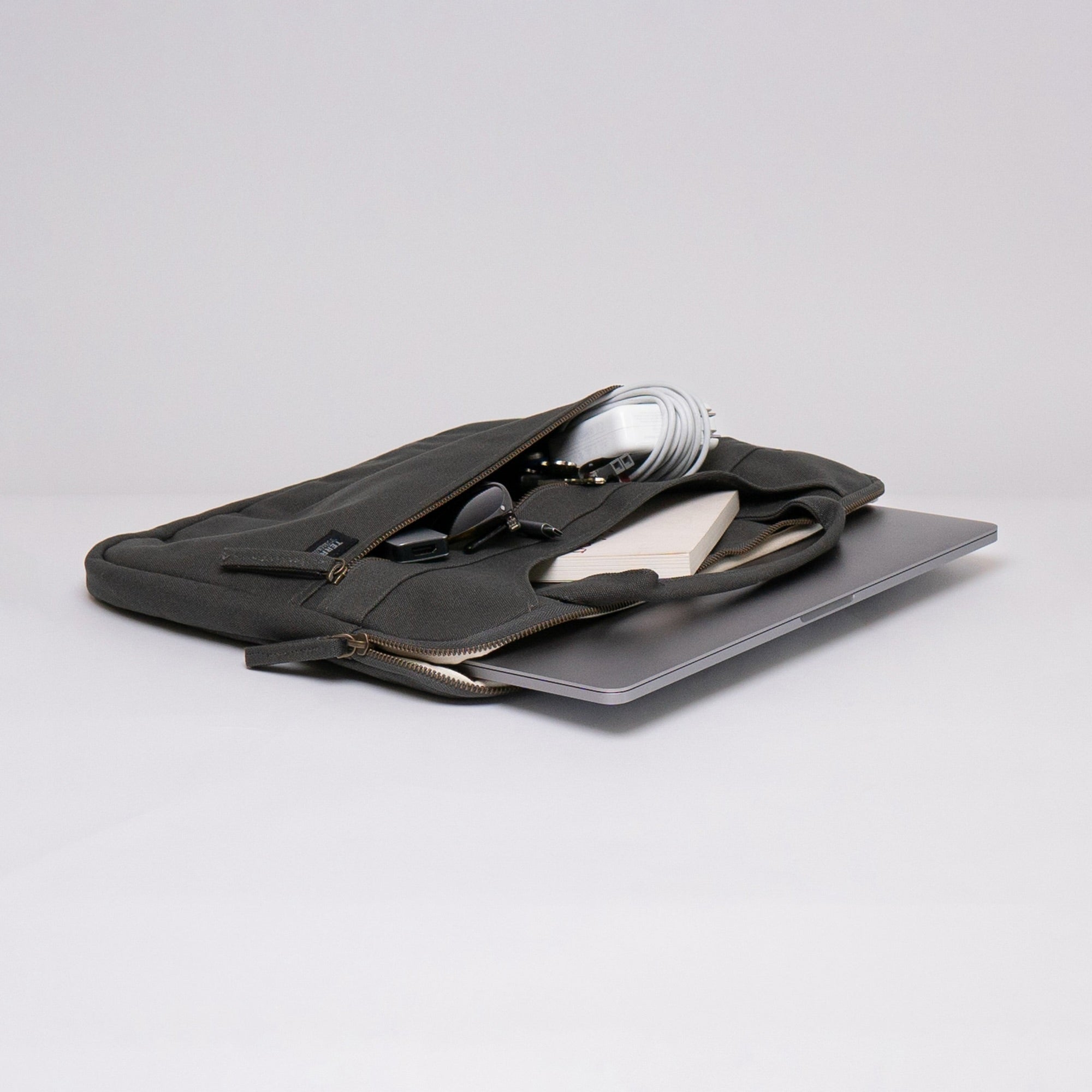 Terra Thread® Hasta Laptop Sleeve with handles