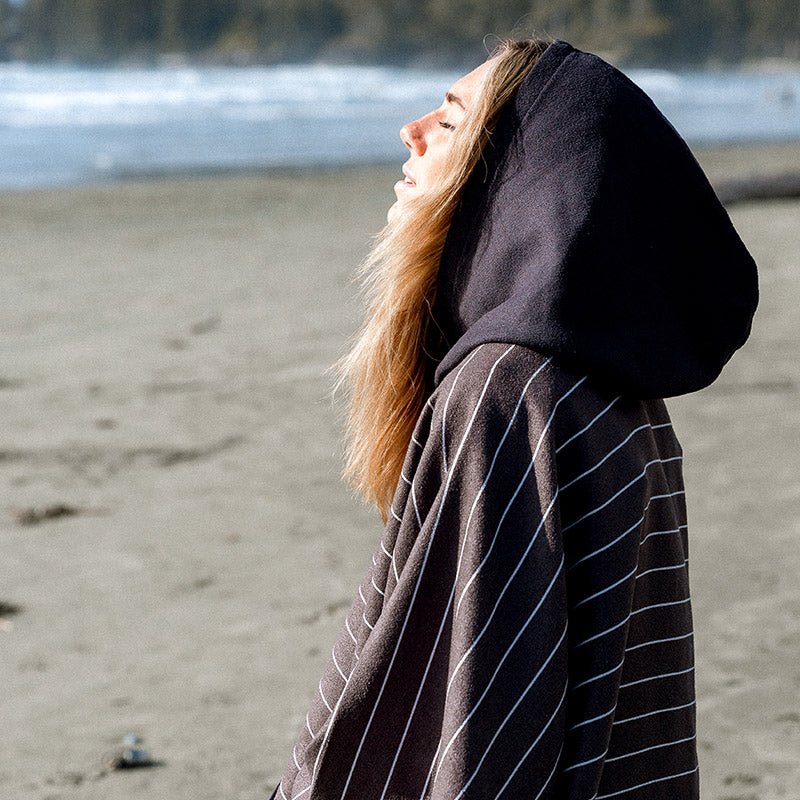 Nomadix Poncho Towel: Pinner Black