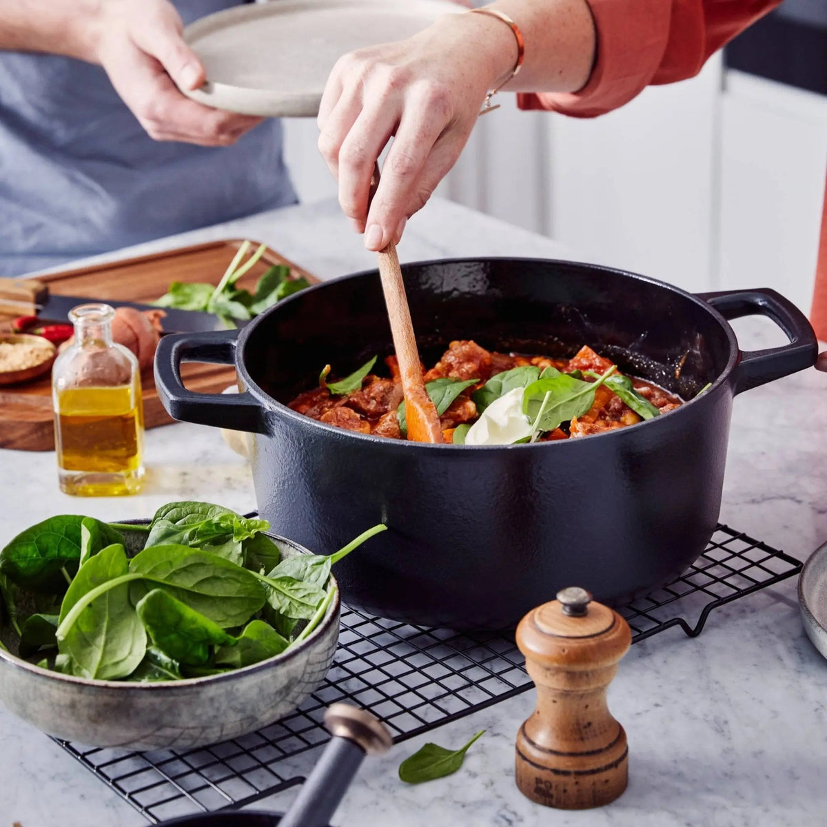 Alva Cookware Enameled Cast Iron Round Dutch Oven, 5-Qt