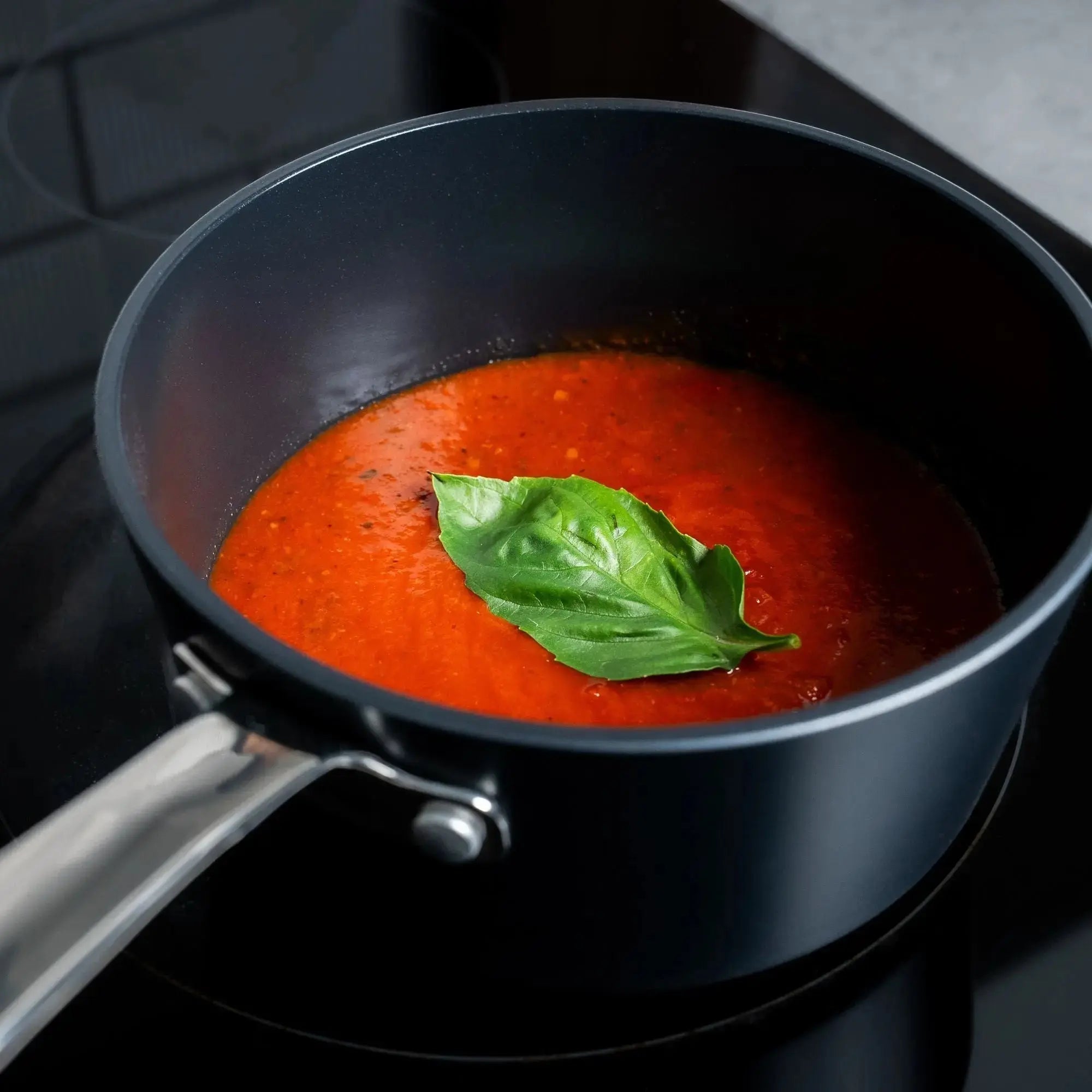 Alva Cookware Ceramic Nonstick Saucepan with Lid, 2-Qt