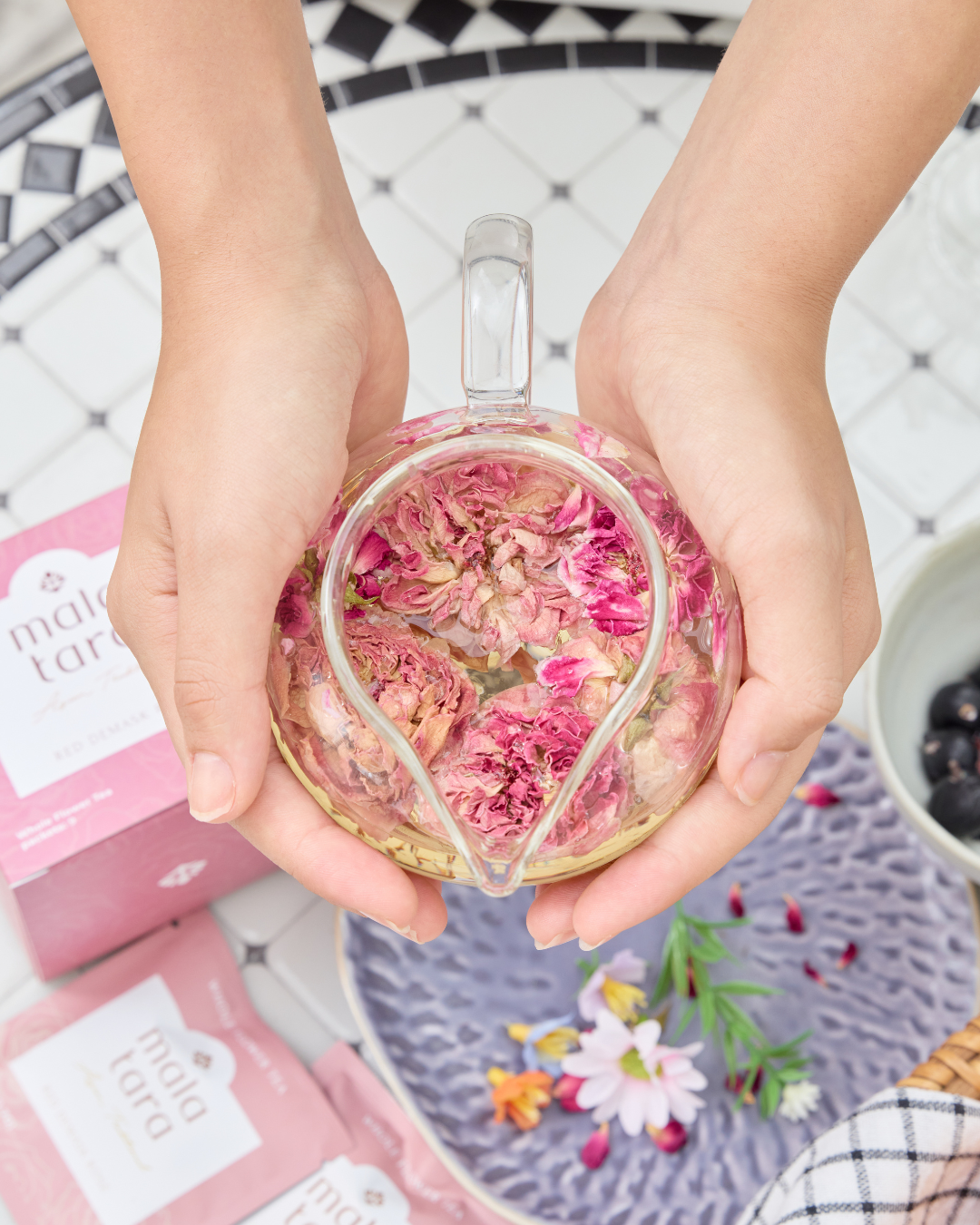 Mala Tara Glass Teapot