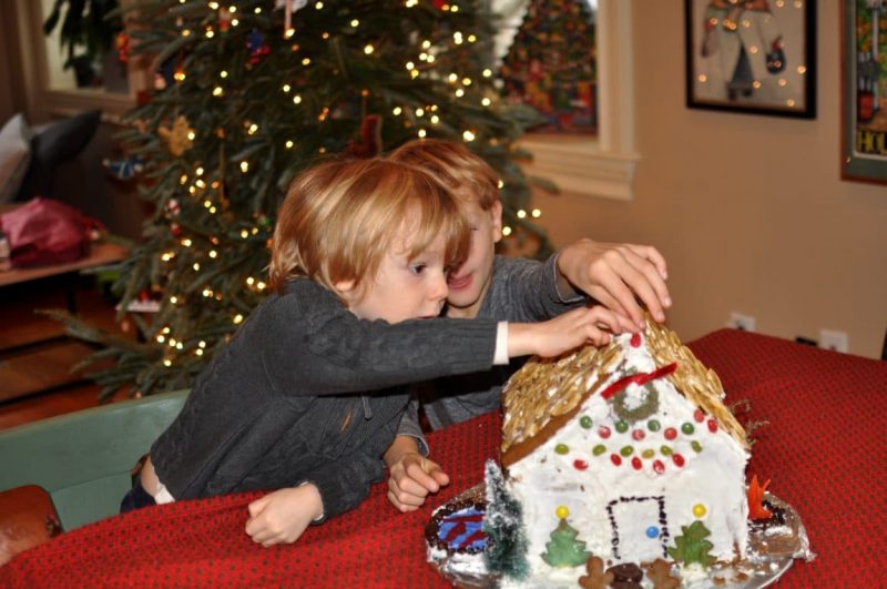 Kids decorate gingerbread house Gimme the Good Stuff